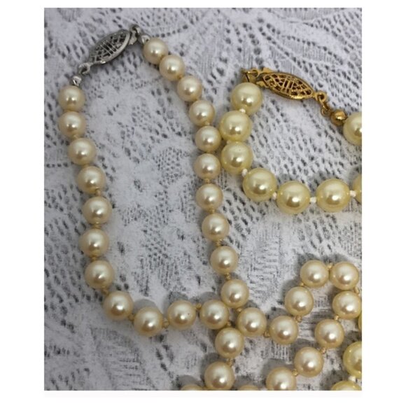 Curated bundle lot 2 faux pearl classy timeless costume vintage necklaces Avon - Picture 3 of 4